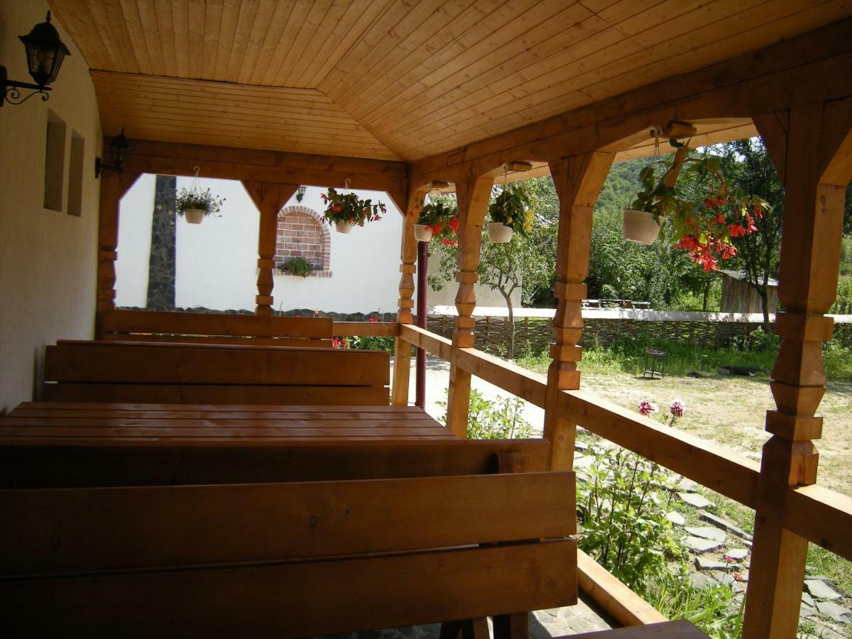 Cabana Iza Hotel Birsana Bagian luar foto