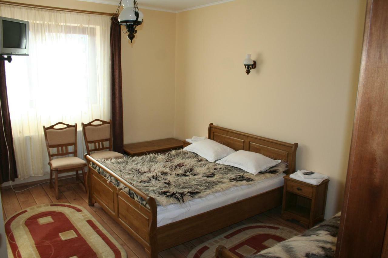 Cabana Iza Hotel Birsana Bagian luar foto