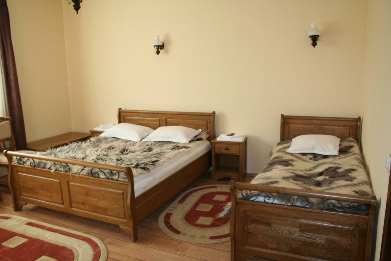 Cabana Iza Hotel Birsana Bagian luar foto